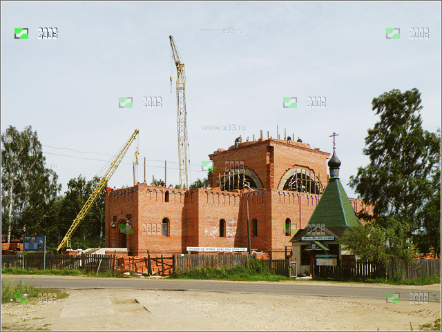 Троицкая церковь в Карабаново в процессе строительства