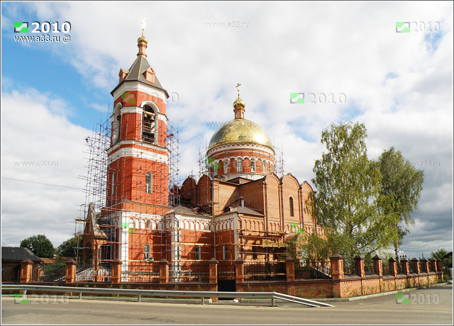 Новая церковь Троицы Живоначальной в городе Карабаново Александровского района Владимирской области