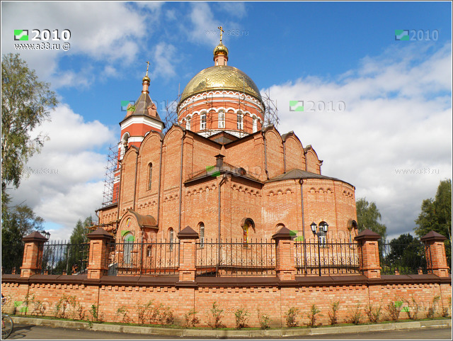 Вид Троицкой церкви в городе Карабаново с юго-востока