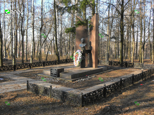 Комсомольский парк - бывшее кладбище при церкви Иоанна Воина в городе Коврове Владимирской области