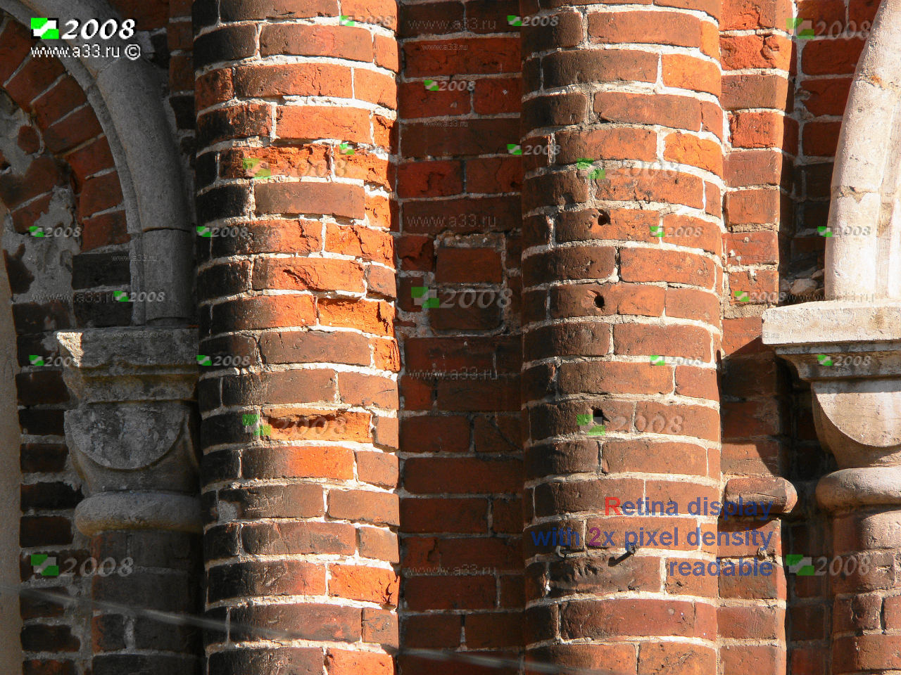 Фрагмент кирпичной кладки фасадов Спасо-Преображенского собора в Коврове Владимирской области