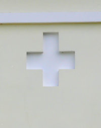 Крест на фасаде