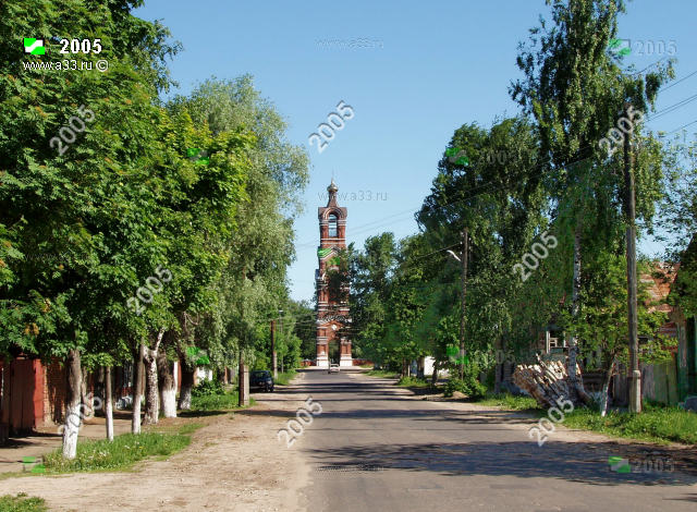 Улица Ленина и памятник архитектуры Колокольня на Меленковском городском кладбище