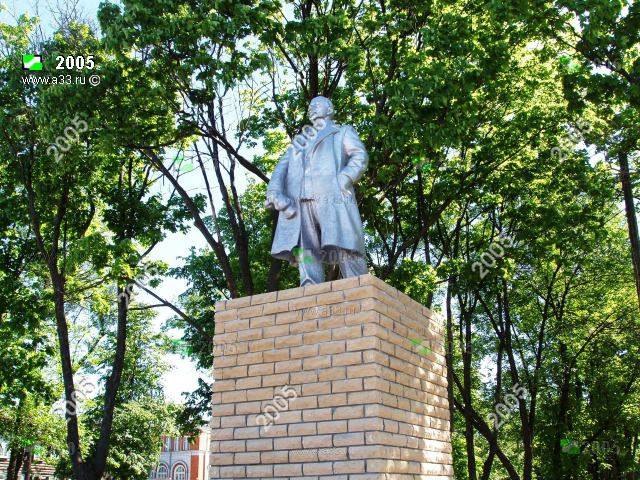 Памятник Ленину в главном Парке отдыха города Меленки Владимирской области