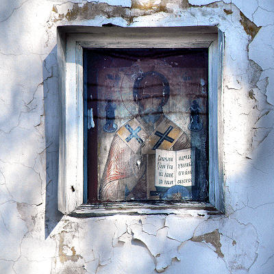 Храмовая икона образ Николая Чудотворца на фасаде Никольской церкви в городе Меленки Владимирской области