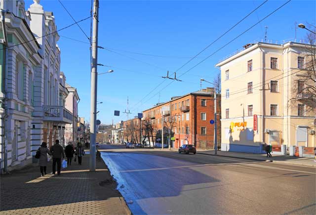 2014 Владимирский областной театр Кукол и перспектива улицы Гагарина в районе домов 8 - 10, город Владимир