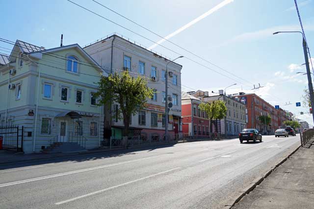 2025 улица Гагарина в районе домов 18 - 20 город Владимир