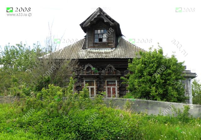 2008 Жилой деревянный дом в патриархальном стиле в деревне Агафонка Александровского района Владимирской области