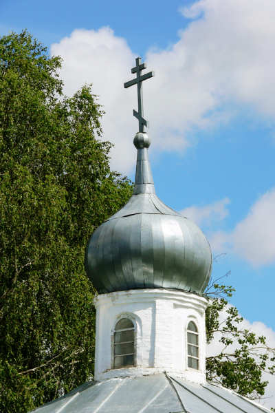 центральная глава и крест Введенской церкви в Ирково