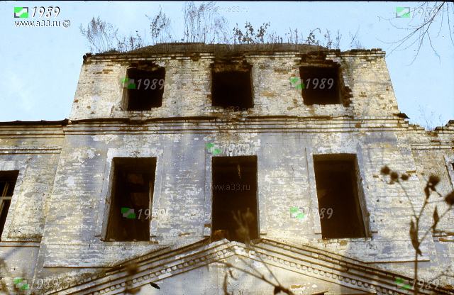 1989 Второй ярус надвратной церкви Петра и Павла до ремонта, село Махра Александровского района Владимирской области
