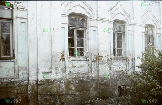 1989 Окна келейного корпуса, село Махра Александровского района Владимирской области
