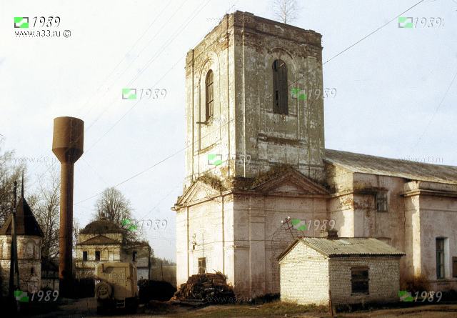 1989 Троицкая церковь рядом с монастырём, село Махра Александровского района Владимирской области до ремонта