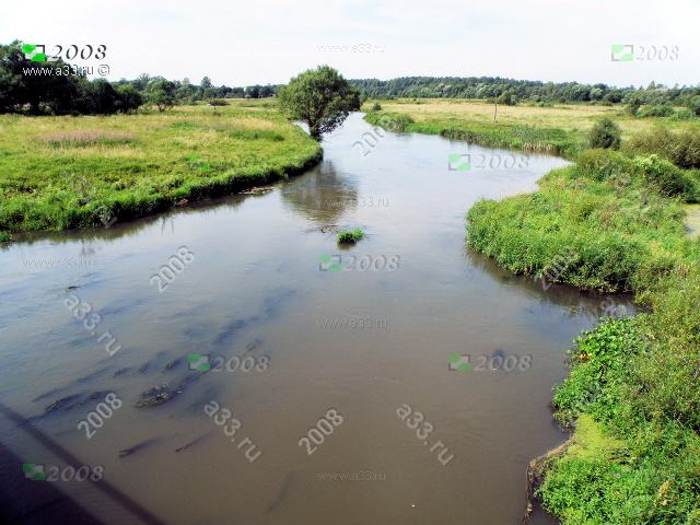 2008 Река Молокча огибает село Махра Александровского района Владимирской области с востока