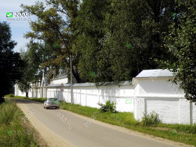 2008 Проезд вдоль ограды монастыря после асфальтировки, село Махра Александровского района Владимирской области