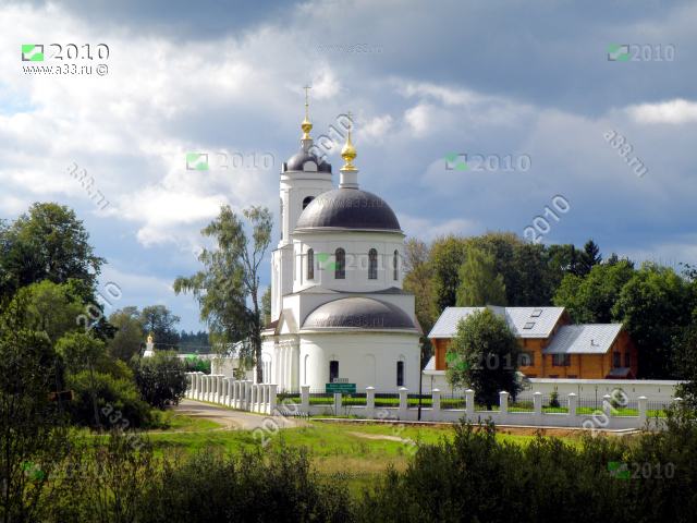 2010 Панорама Троицкой церкви Стефано-Махрищского монастыря, село Махра Александровского района Владимирской области