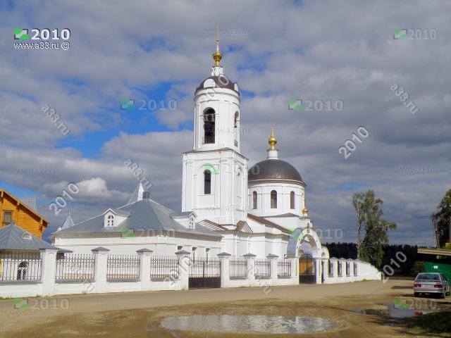 1989 Троицкая церковь рядом с монастырём в отремонтированном виде, село Махра Александровского района Владимирской области