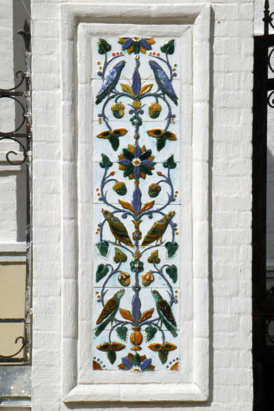 2010 изразцовый набор на новых воротах Стефано-Махрищского монастыря, село Махра Александровского района Владимирской области
