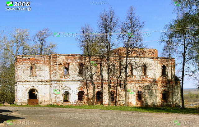 Южный фасад Боголюбской церкви в урочище, бывшем селе Быстрицы Гороховецкого района Владимирской области