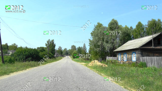 Общий вид улицы Мира в селе Фоминки Гороховецкого района Владимирской области в районе домов 18 19