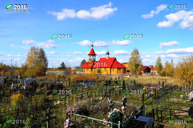 Общий вид кладбища и церкви в Галицах Гороховецкого района Владимирской области