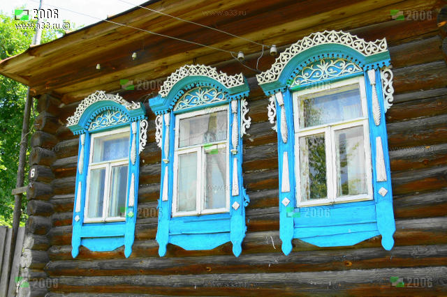 Деревянные наличники дома 6 по улице Батарова в селе Гришино Гороховецкого района Владимирской области