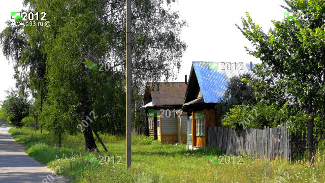 Четная сторона улицы Ленина в селе Гришино Гороховецкого района Владимирской области в районе домов 14-16