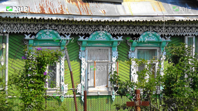 Деревянные наличники дома 22 в деревне Истомино Гороховецкого района Владимирской области