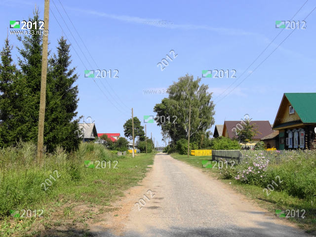 Улица Сиреневая в деревне Ивачево Гороховецкого района Владимирской области в районе домов 30 32 34