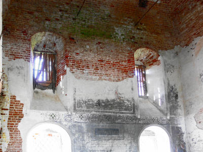 Ильинская церковь в Кожино Гороховецкого района Владимирской области южная стена четверика в интерьере
