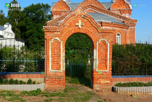 Восточная пешеходная калитка Троицкой церкви в деревне Тимирязево Гороховецкого района Владимирской области