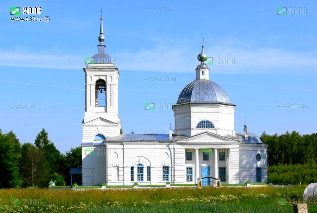 Южный фасад Вознесенской церкви в стиле классицизма Погост Вознесенье Гороховецкого района Владимирской области