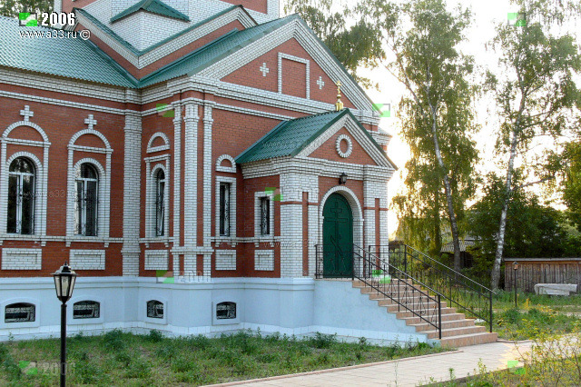 Южный вход в церковь в посёлке Анопино Гусь-Хрустального района Владимирской области