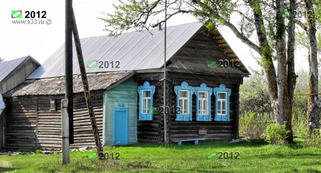 Жилой дом с голубыми наличниками в Большой Артёмовке Гусь-Хрустального района Владимирской области
