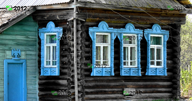 Голубые наличники дома в Большой Артёмовке Гусь-Хрустального района Владимирской области