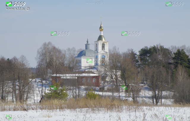 Панорама церкви в селе Цикуль Гусь-Хрустального района Владимирской области со вторым завершением на колокольне