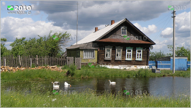 Типичный жилой дом крестьянского типа в посёлке Добрятино Гусь-Хрустального района Владимирской области