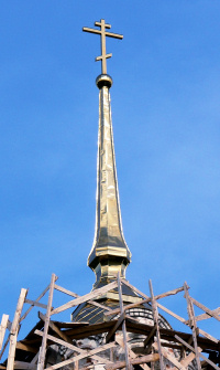 Шпиль колокольни из покрытимем нержавеющими листами с напылением нитрида титана под золото