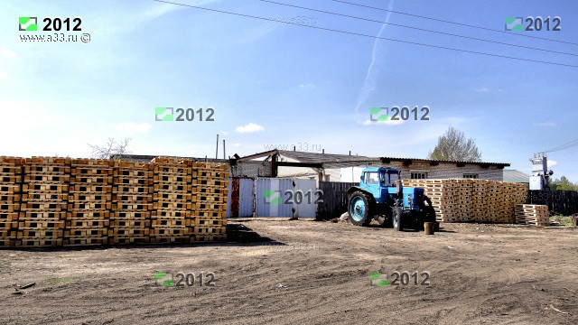 На краю деревни Федотово Гусь-Хрустального района Владимирской области располагается производство деревянных поддонов