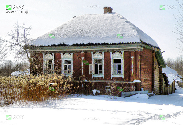 Опустевший дом без хозяев деревне Фомино Гусь-Хрустального района Владимирской области