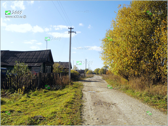 Новая сельская улица села Георгиево Гусь-Хрустального района Владимирской области имеет твердое покрытие щебенкой