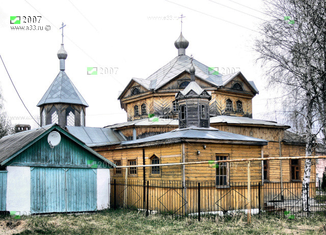 Вид со стороны придельного храма Серафима Саровского в Курлово Гусь-Хрустального района Владимирской области