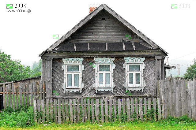 Жилой дом обшитый тёсом в ёлку в Лазаревке Гусь-Хрустального райна Владимирской области