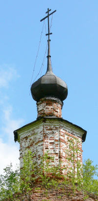 Глава и крест Воскресенской церкви в Листвинском погосте Гусь-Хрустального района Владимирской области
