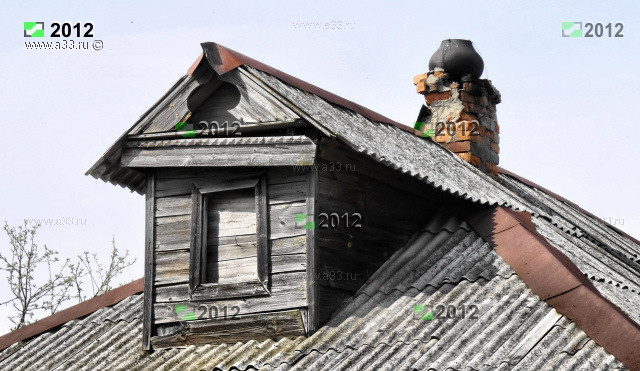 Старый чугунный горшок на дымовой трубе дома в Малой Артёмовке Гусь-Хрустального района Владимирской области лучший дефлектор