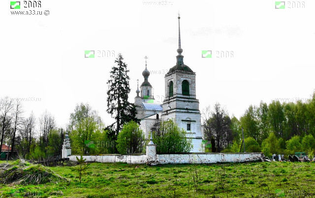 Вид церкви ограды и кладбища в селе Николополье Гусь-Хрустального района Владимирской области с запада