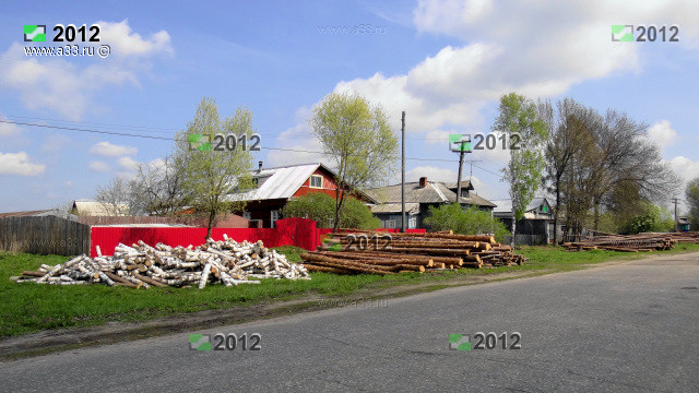 Дом с красным забором на Центральной улице деревня Никулино Гусь-Хрустального района Владимирской области