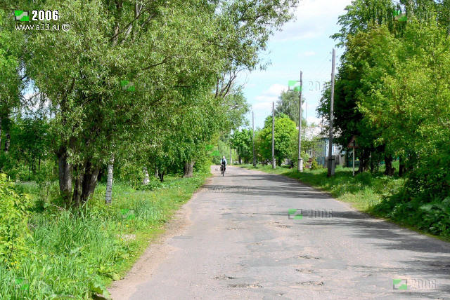 Главная улица деревни Овинцы Гусь-Хрустального района Владимирской области