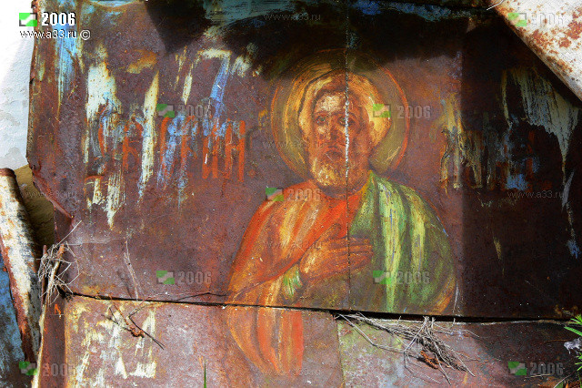 Святой на фасадных росписях по железу на Ильинской церкви в Палищах Гусь-Хрустального района Владимирской области