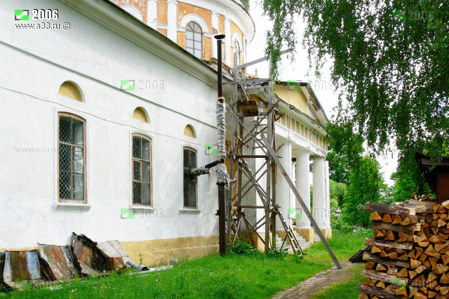 Южный фасад Ильинской церкви в Палищах Гусь-Хрустального района Владимирской области