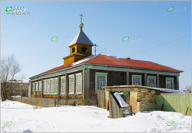 Церковь находится в центре села Парахино Гусь-Хрустального района Владимирской области на главной улице